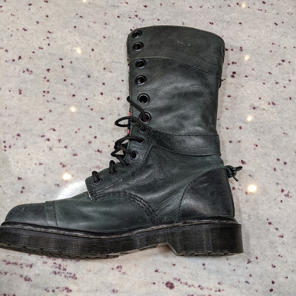 Dr. Martens - Picture 7 of 8
